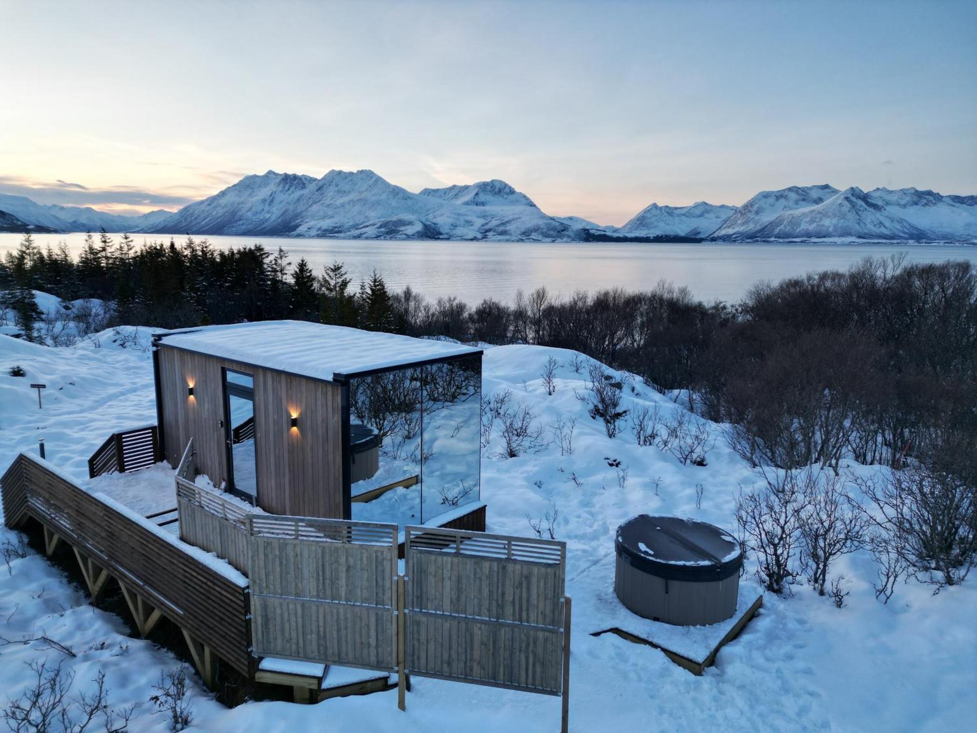 Wonderinn Arctic Utstrand Екстериор снимка
