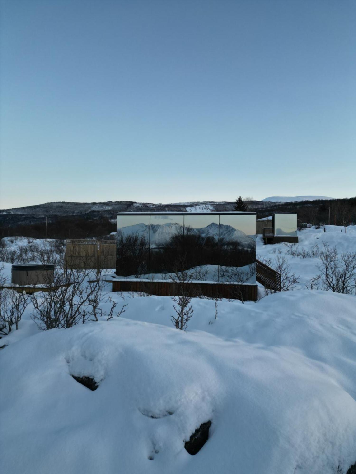 Wonderinn Arctic Utstrand Екстериор снимка