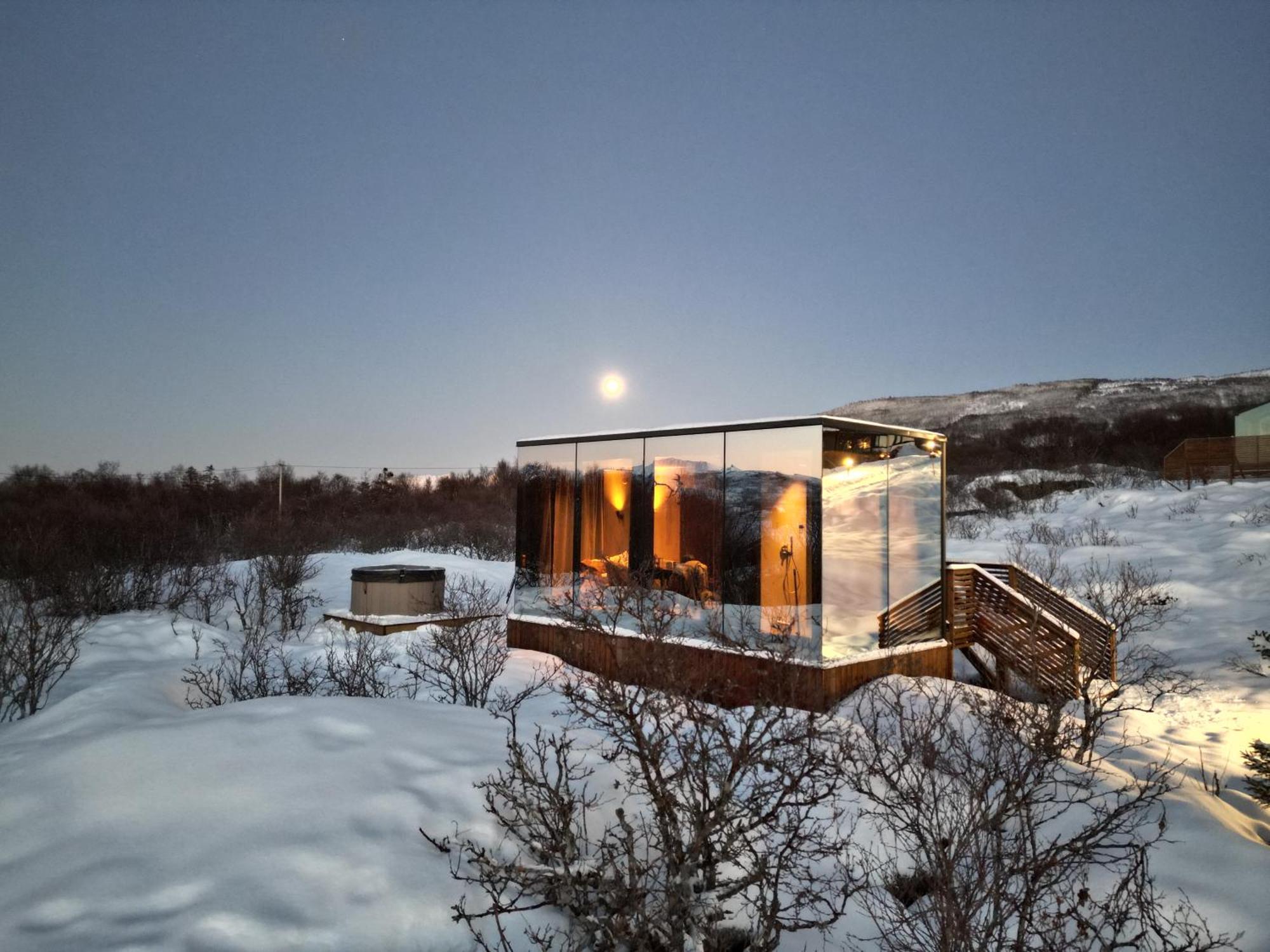 Wonderinn Arctic Utstrand Екстериор снимка